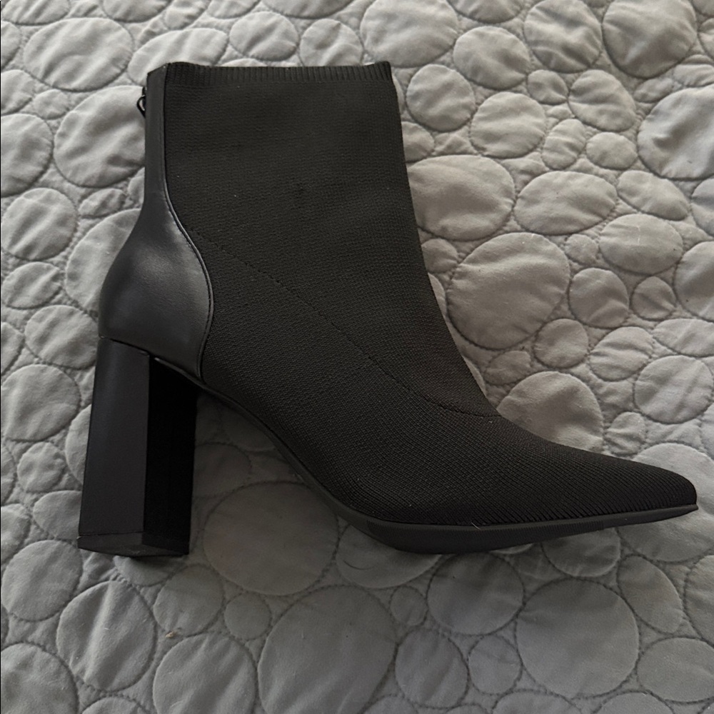 Wild Pair Iiskraa Pointy Toe Knit Booties